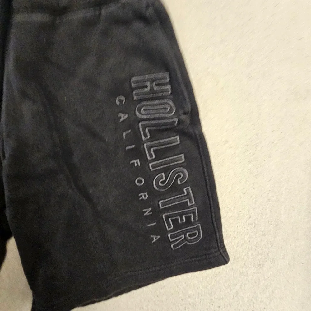 Hollister Mens XS Black Fleece Sweat Shorts Embroidered Logo Casual Lounge Gym